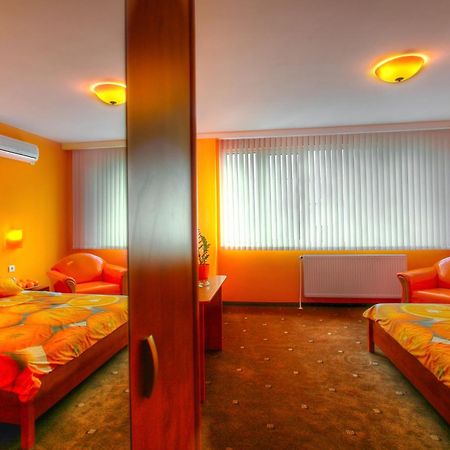 Family Hotel Mania Sztara Zagora Kültér fotó
